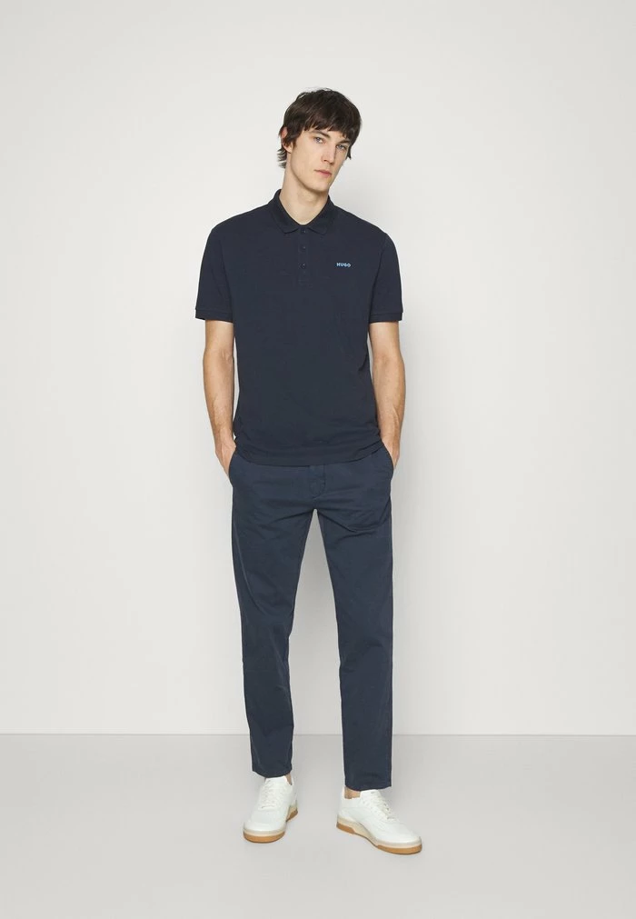 Grosses soldes 💯 HUGO DONOS - Polo - Dark Blue 🛒 2 Grosses soldes 💯 HUGO DONOS - Polo - Dark Blue 🛒 – Image 2