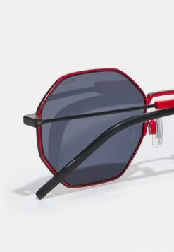 Le moins cher 😉 HUGO UNISEX - Lunettes De Soleil - Black/red 🔔 -HUGO Sales 04383a174572463f96a3d8ec1dbe50a4