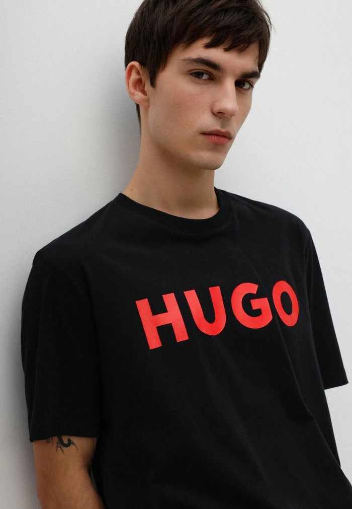 Acheter 👏 HUGO DULIVIO - T-shirt Imprimé - Black 🌟 4 Acheter 👏 HUGO DULIVIO - T-shirt Imprimé - Black 🌟 – Image 4