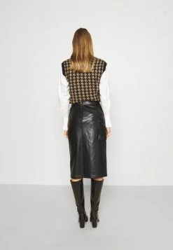 Meilleur prix ✔️ HUGO REMALI - Jupe Portefeuille - Black 🤩 8 Meilleur prix ✔️ HUGO REMALI - Jupe Portefeuille - Black 🤩 -HUGO Sales 1ad6611b91fb440f87031f444b091b2e