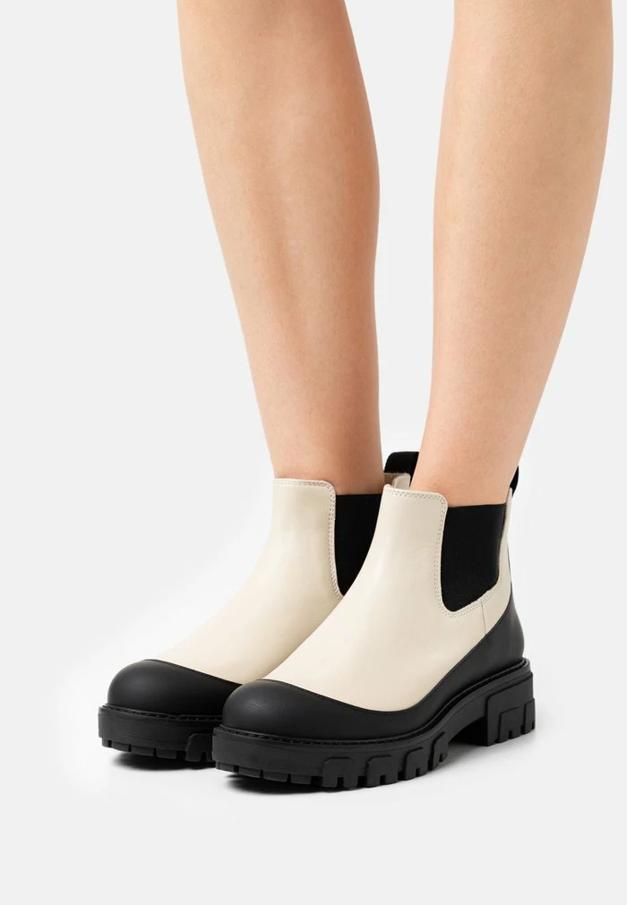 Grosses soldes 😍 HUGO AXEL - 🥾 Boots à Talons - Open White ❤️ 1 Grosses soldes 😍 HUGO AXEL - 🥾 Boots à Talons - Open White ❤️