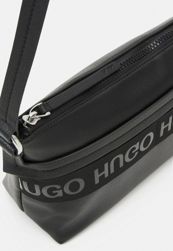 De gros 👍 HUGO EVA CROSSBODY - Sac Bandoulière - Black ❤️ 4 De gros 👍 HUGO EVA CROSSBODY - Sac Bandoulière - Black ❤️ – Image 4