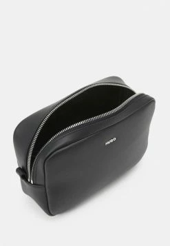 Les meilleures critiques de ⭐ HUGO LEXI CROSSBODY - Sac Bandoulière - Black 🌟 -HUGO Sales 2d0404e4a0204f4cbe7d3c67bac6fb63