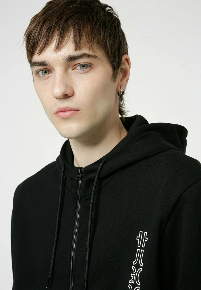 Le moins cher 🥰 HUGO DEERIO - Sweat à Capuche Zippé - Black ✨ 4 Le moins cher 🥰 HUGO DEERIO - Sweat à Capuche Zippé - Black ✨ – Image 4