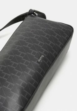 Le moins cher 😉 HUGO LEXI BAGUETTE - Sac à Main - Open Miscellaneous ⭐ -HUGO Sales 38f603e983ce4e94b579bbe495488ba0