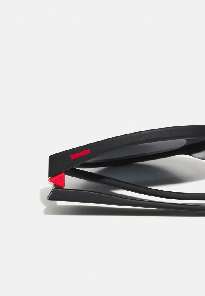 Budget 🔥 HUGO UNISEX - Lunettes De Soleil - Matte Black 🎉 4 Budget 🔥 HUGO UNISEX - Lunettes De Soleil - Matte Black 🎉 – Image 4