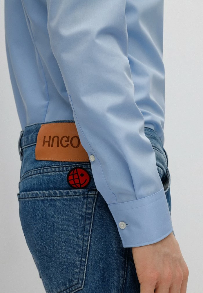 Promo 🤩 HUGO KOEY - Chemise Classique - Light Blue 🎁 5 Promo 🤩 HUGO KOEY - Chemise Classique - Light Blue 🎁 – Image 5