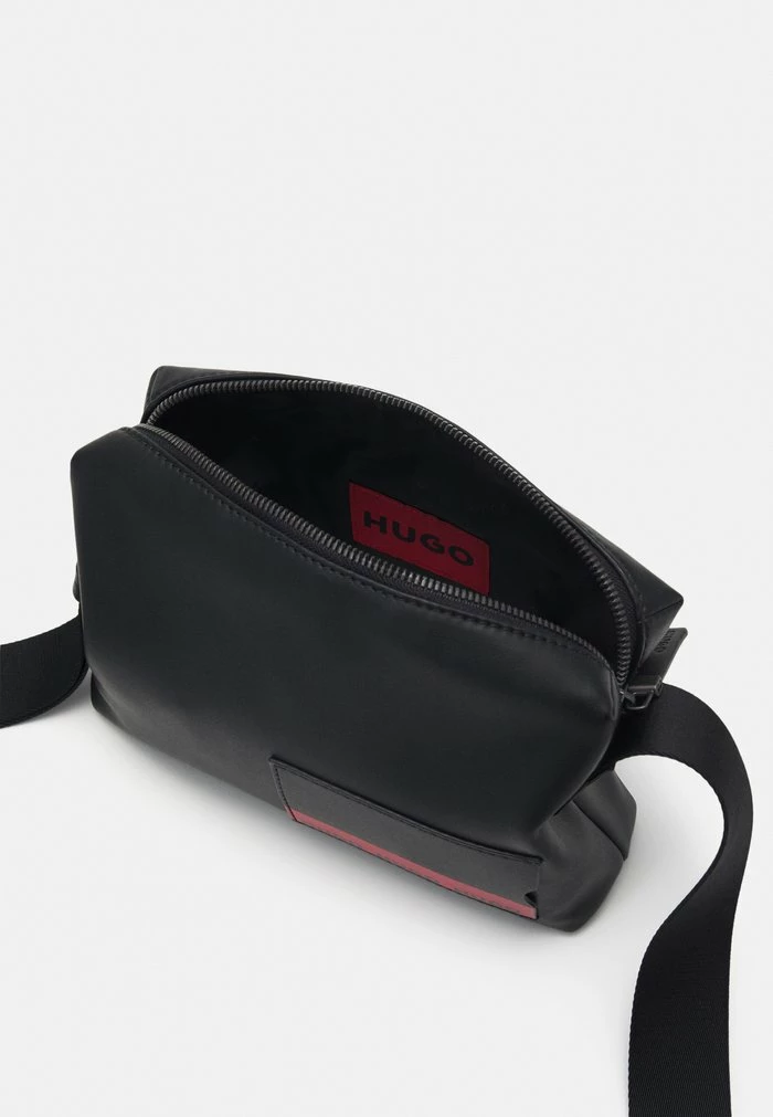 Le moins cher 💯 HUGO RILEY MESSENGER UNISEX - Sac Bandoulière - Black 💯 3 Le moins cher 💯 HUGO RILEY MESSENGER UNISEX - Sac Bandoulière - Black 💯 – Image 3