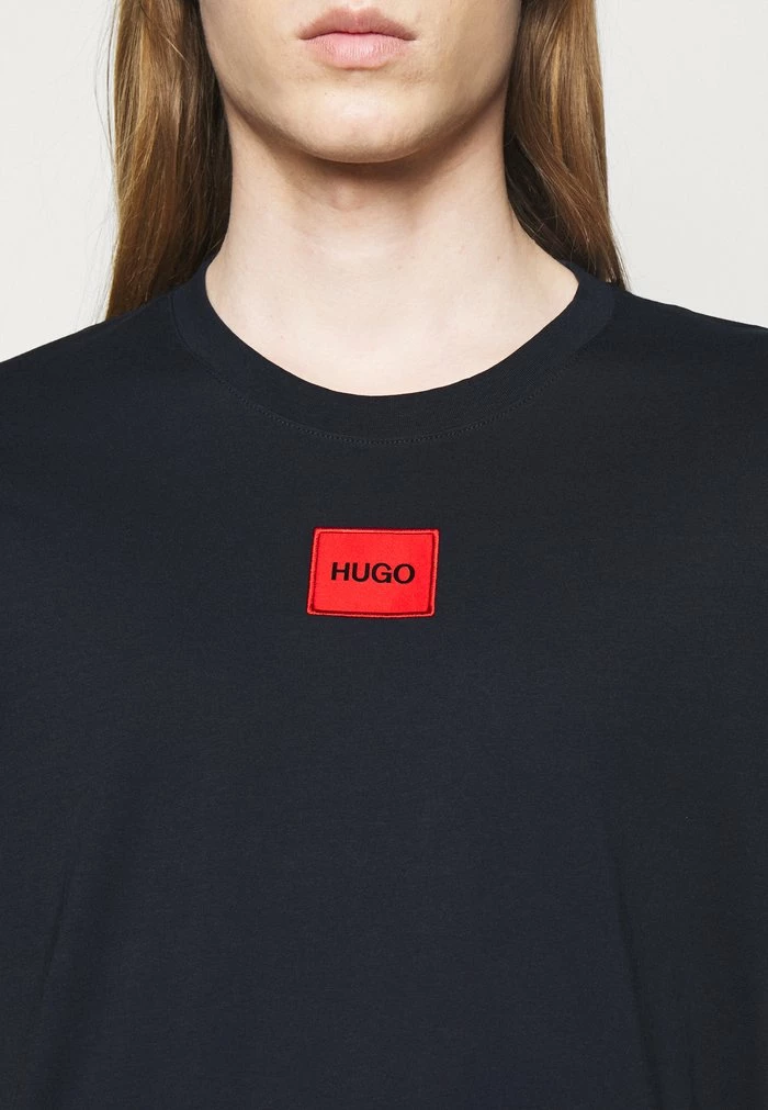 Grosses soldes 🌟 HUGO DIRAGOLINO - T-shirt Basique - Dark Blue 😀 6 Grosses soldes 🌟 HUGO DIRAGOLINO - T-shirt Basique - Dark Blue 😀 – Image 6