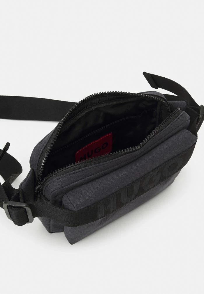 De gros 🥰 HUGO JAYDEN WAISTBELT UNISEX - Sac Banane - Black ⌛ 3 De gros 🥰 HUGO JAYDEN WAISTBELT UNISEX - Sac Banane - Black ⌛ – Image 3