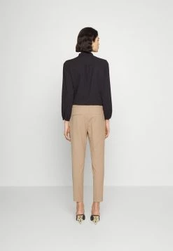 Budget ✨ HUGO HEMIAS - Pantalon Classique - Light Pastel Brown 😍 10 Budget ✨ HUGO HEMIAS - Pantalon Classique - Light Pastel Brown 😍 -HUGO Sales 4d39990c787f4fc5ac37729d3ef59d36 1