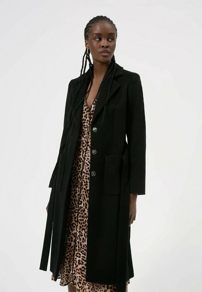 Meilleur prix 😍 HUGO MESUA - Manteau Classique - Black ✔️ 4 Meilleur prix 😍 HUGO MESUA - Manteau Classique - Black ✔️ – Image 4