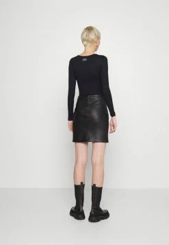 Sortie ❤️ HUGO NEXINE - T-shirt à Manches Longues - Black 😍 9 Sortie ❤️ HUGO NEXINE - T-shirt à Manches Longues - Black 😍 -HUGO Sales 5aae9ed7b7cd4da7ad845cc1f08a3dbb