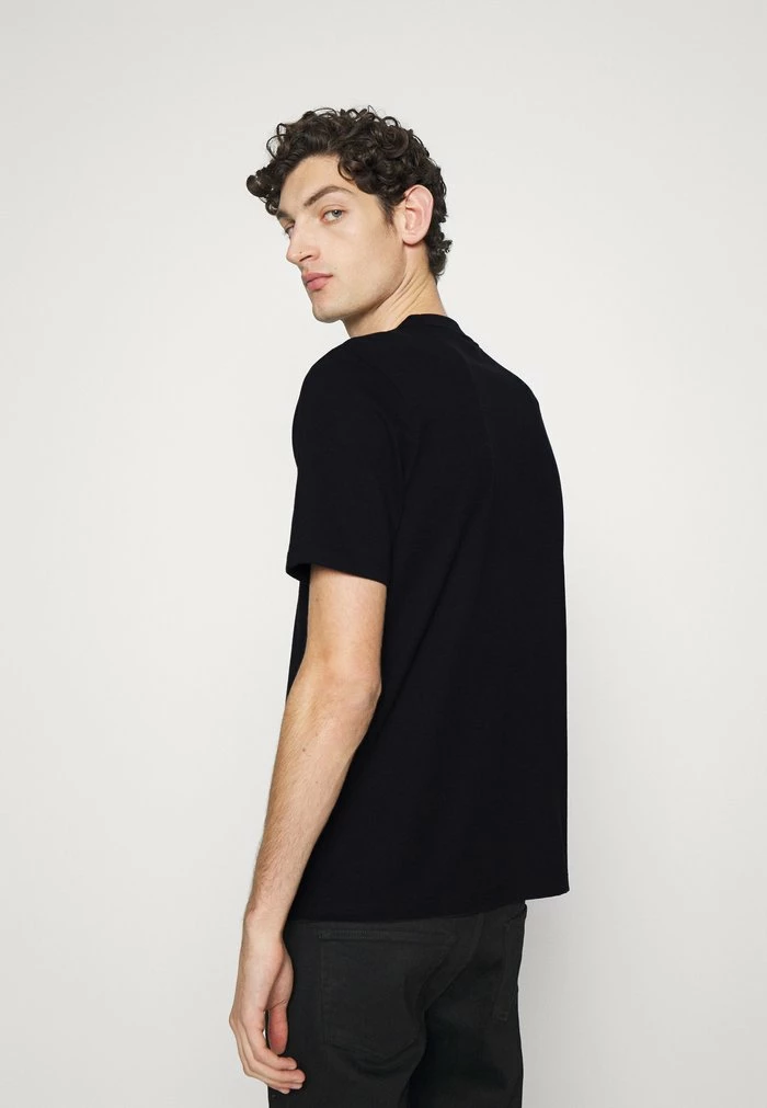 Acheter ❤️ HUGO DALLUP - T-shirt Basique - Black ⌛ 3 Acheter ❤️ HUGO DALLUP - T-shirt Basique - Black ⌛ – Image 3