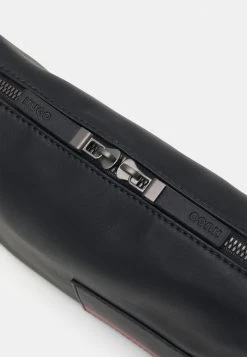 Le moins cher 💯 HUGO RILEY MESSENGER UNISEX - Sac Bandoulière - Black 💯 9 Le moins cher 💯 HUGO RILEY MESSENGER UNISEX - Sac Bandoulière - Black 💯 -HUGO Sales 5d63e93abe0a4979901011fa523b02a3