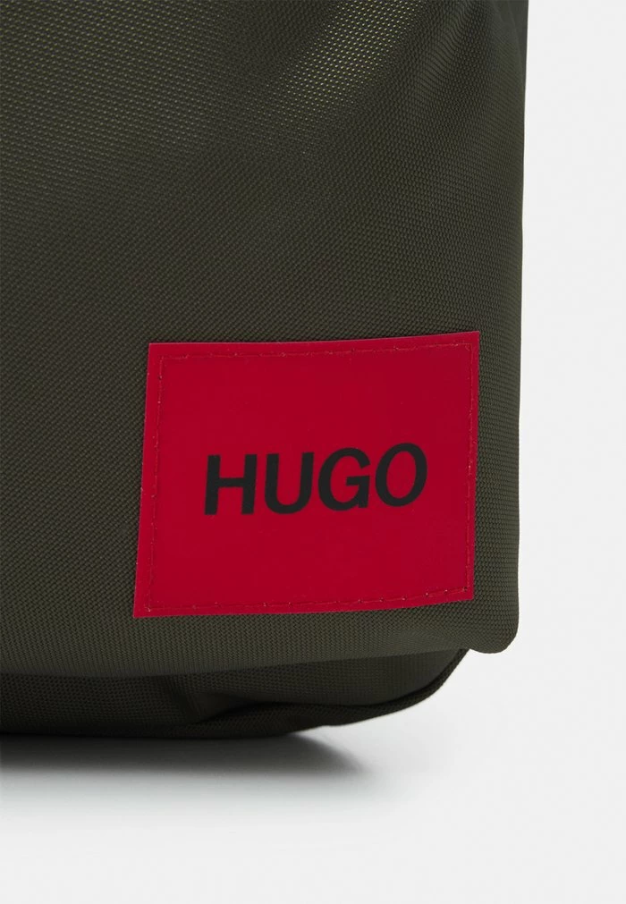 Tout neuf 🎉 HUGO ETHON 🎒 BACKPACK - Sac à Dos - Dark Green 🎉 5 Tout neuf 🎉 HUGO ETHON 🎒 BACKPACK - Sac à Dos - Dark Green 🎉 – Image 5