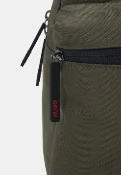 Tout neuf 🎉 HUGO ETHON 🎒 BACKPACK - Sac à Dos - Dark Green 🎉 8 Tout neuf 🎉 HUGO ETHON 🎒 BACKPACK - Sac à Dos - Dark Green 🎉 -HUGO Sales 5e652b6897504513ad6eda59a2cb087b