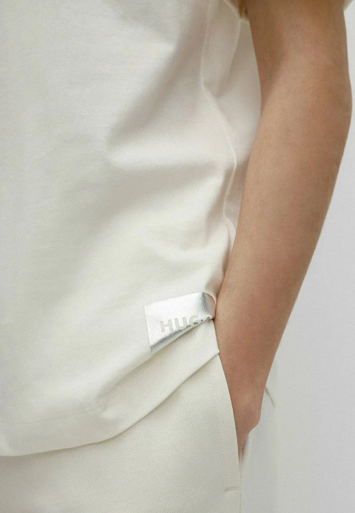 Le moins cher 👍 HUGO T-shirt Basique - Natural 👏 4 Le moins cher 👍 HUGO T-shirt Basique - Natural 👏 – Image 4