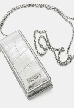 Le moins cher 🛒 HUGO EVA 💄 LIPSTICK CASE - Sac Bandoulière - Silver ✔️ 8 Le moins cher 🛒 HUGO EVA 💄 LIPSTICK CASE - Sac Bandoulière - Silver ✔️ -HUGO Sales 660a02f0213c462388a3286cae451242