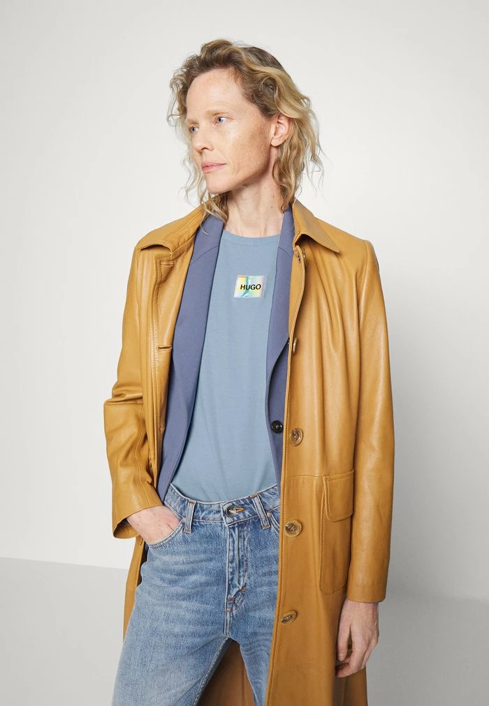 Sortie 🎁 HUGO THE SLIMTEE - T-shirt Imprimé - Light Pastel Blue 🥰 5 Sortie 🎁 HUGO THE SLIMTEE - T-shirt Imprimé - Light Pastel Blue 🥰 – Image 5