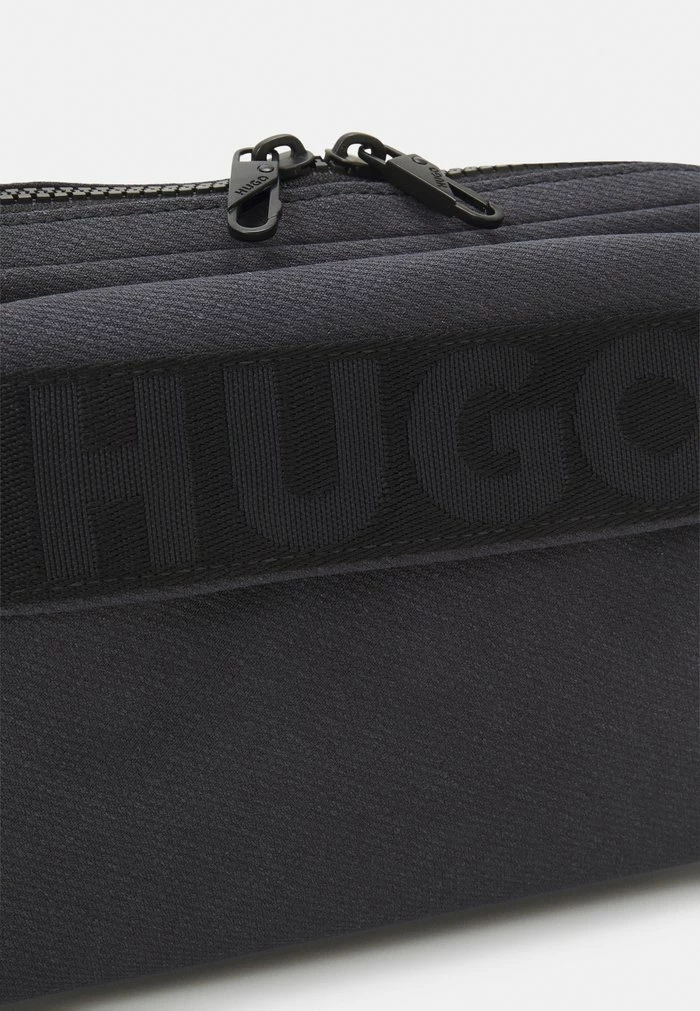 De gros 🥰 HUGO JAYDEN WAISTBELT UNISEX - Sac Banane - Black ⌛ 5 De gros 🥰 HUGO JAYDEN WAISTBELT UNISEX - Sac Banane - Black ⌛ – Image 5