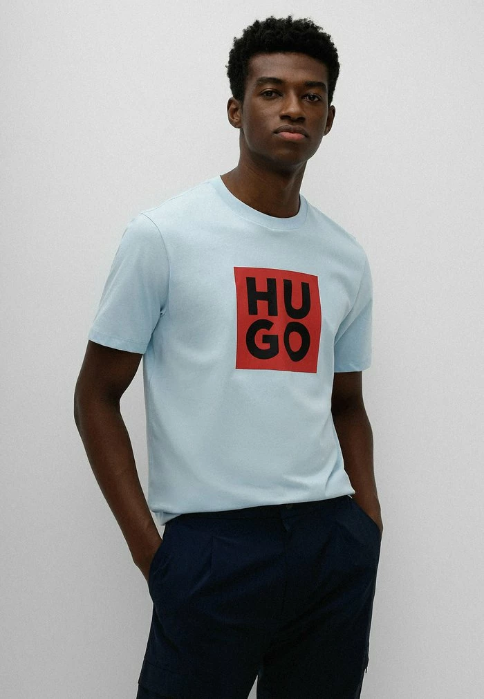 Le moins cher ✔️ HUGO DALTOR - T-shirt Imprimé - Light Blue 🤩 1 Le moins cher ✔️ HUGO DALTOR - T-shirt Imprimé - Light Blue 🤩