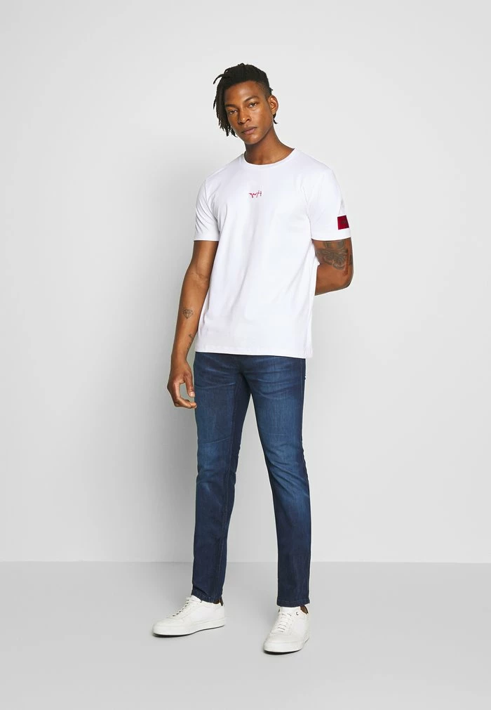 Grosses soldes đ HUGO DURNED - T-shirt Imprimé - White â 2 Grosses soldes đ HUGO DURNED - T-shirt Imprimé - White â â Image 2