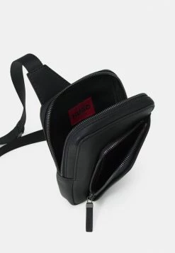 Meilleur prix 🛒 HUGO RILEY REPORTER UNISEX - Sac Bandoulière - Black ✔️ 6 Meilleur prix 🛒 HUGO RILEY REPORTER UNISEX - Sac Bandoulière - Black ✔️ -HUGO Sales a3e544bc48b34038ade2e629e52d2709
