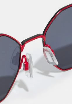 Le moins cher 😉 HUGO UNISEX - Lunettes De Soleil - Black/red 🔔 -HUGO Sales a654a64bd29d4b11a32c4fbcb1ad6021