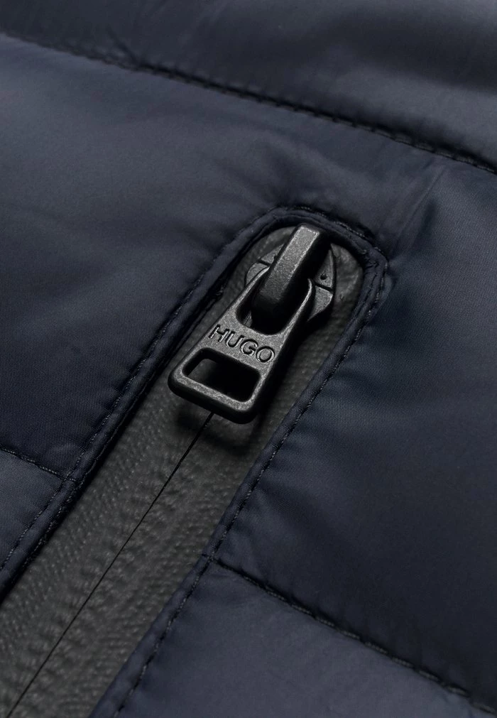 Bon marché 🛒 HUGO BALTINO - Veste Sans Manches - Dark Blue ✨ 4 Bon marché 🛒 HUGO BALTINO - Veste Sans Manches - Dark Blue ✨ – Image 4