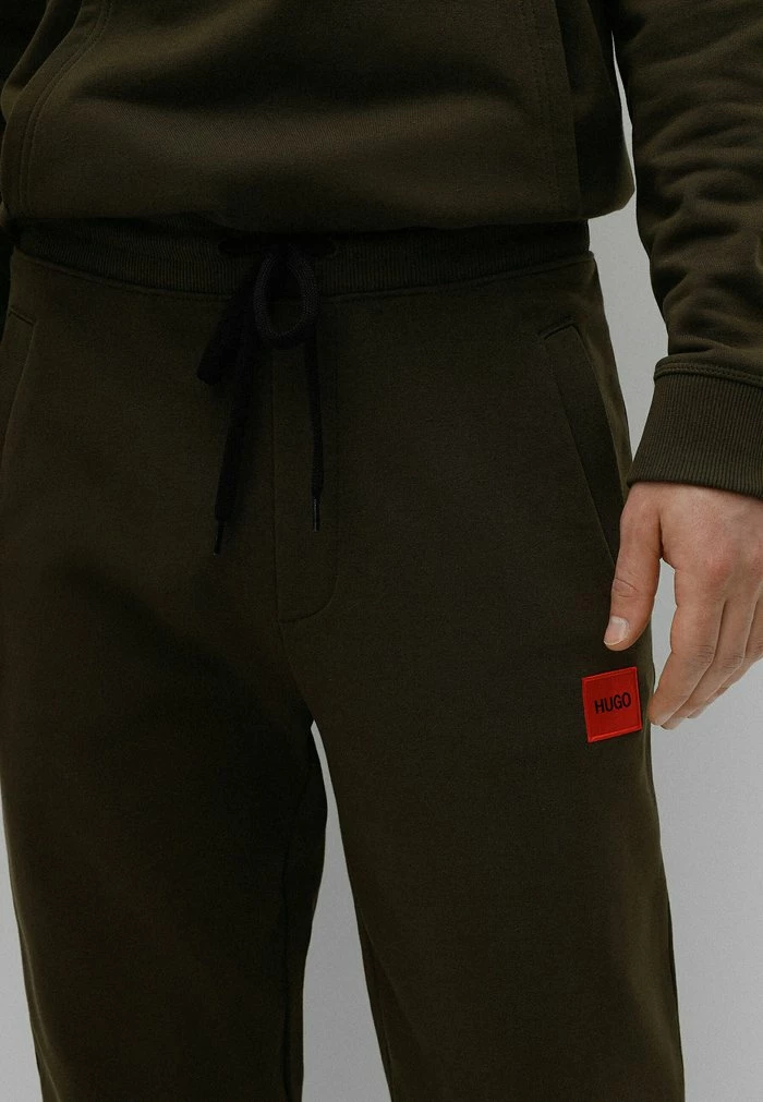 Grosses soldes ✨ HUGO Pantalon De Survêtement - Dark Green 🔔 4 Grosses soldes ✨ HUGO Pantalon De Survêtement - Dark Green 🔔 – Image 4