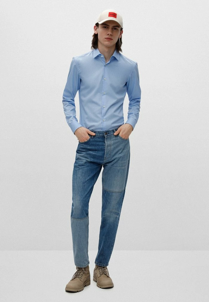 Promo 🤩 HUGO KOEY - Chemise Classique - Light Blue 🎁 2 Promo 🤩 HUGO KOEY - Chemise Classique - Light Blue 🎁 – Image 2