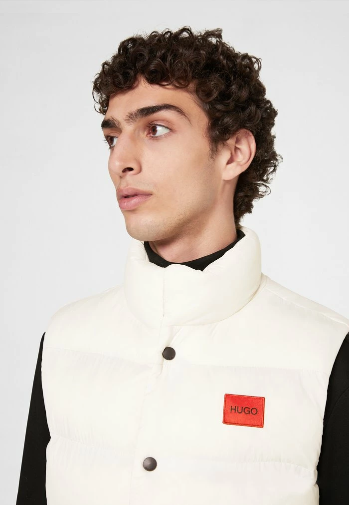 Grosses soldes ⭐ HUGO BALTINO - Veste Sans Manches - Natural 🎁 5 Grosses soldes ⭐ HUGO BALTINO - Veste Sans Manches - Natural 🎁 – Image 5