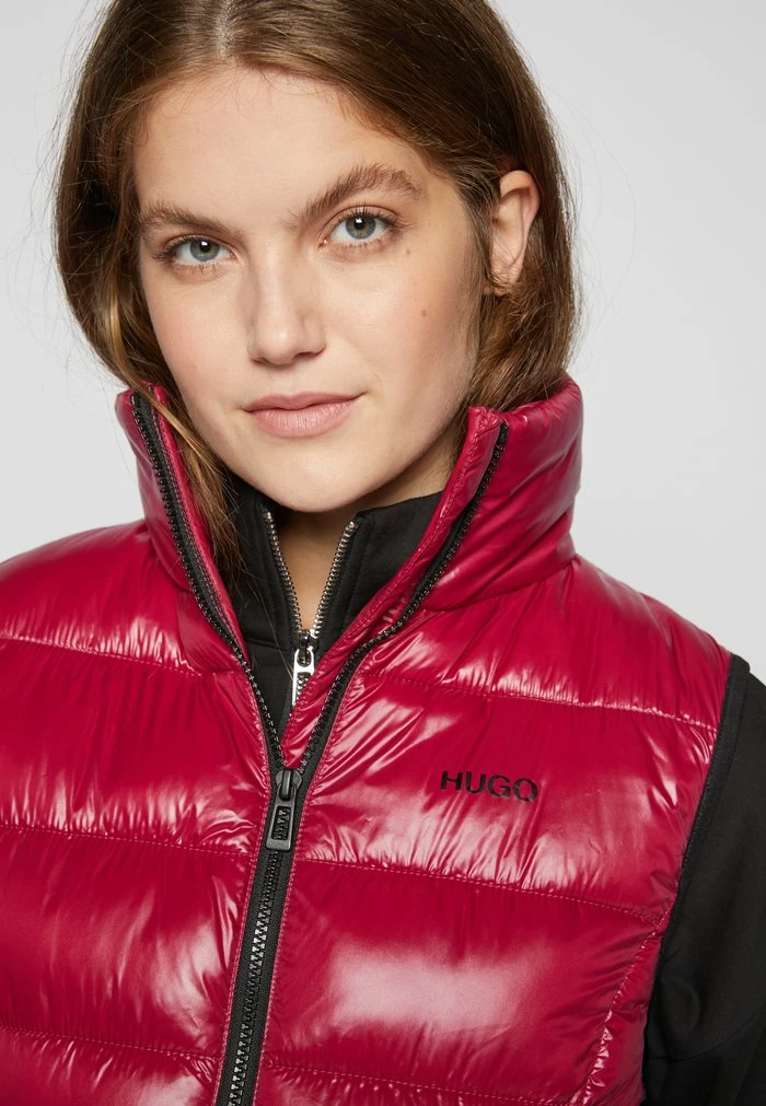 Sortie 🌟 HUGO FANDICIA - Veste Sans Manches - Red 🧨 4 Sortie 🌟 HUGO FANDICIA - Veste Sans Manches - Red 🧨 – Image 4