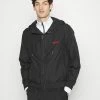 Sortie 🛒 HUGO BENJI - Veste Légère - Black 🎉